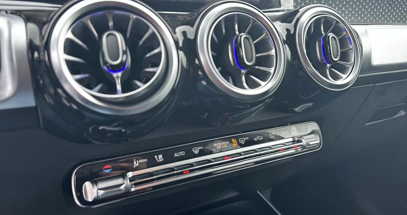 Mercedes-Benz GLB cena 242299 przebieg: 10000, rok produkcji 2023 z Czempiń małe 154